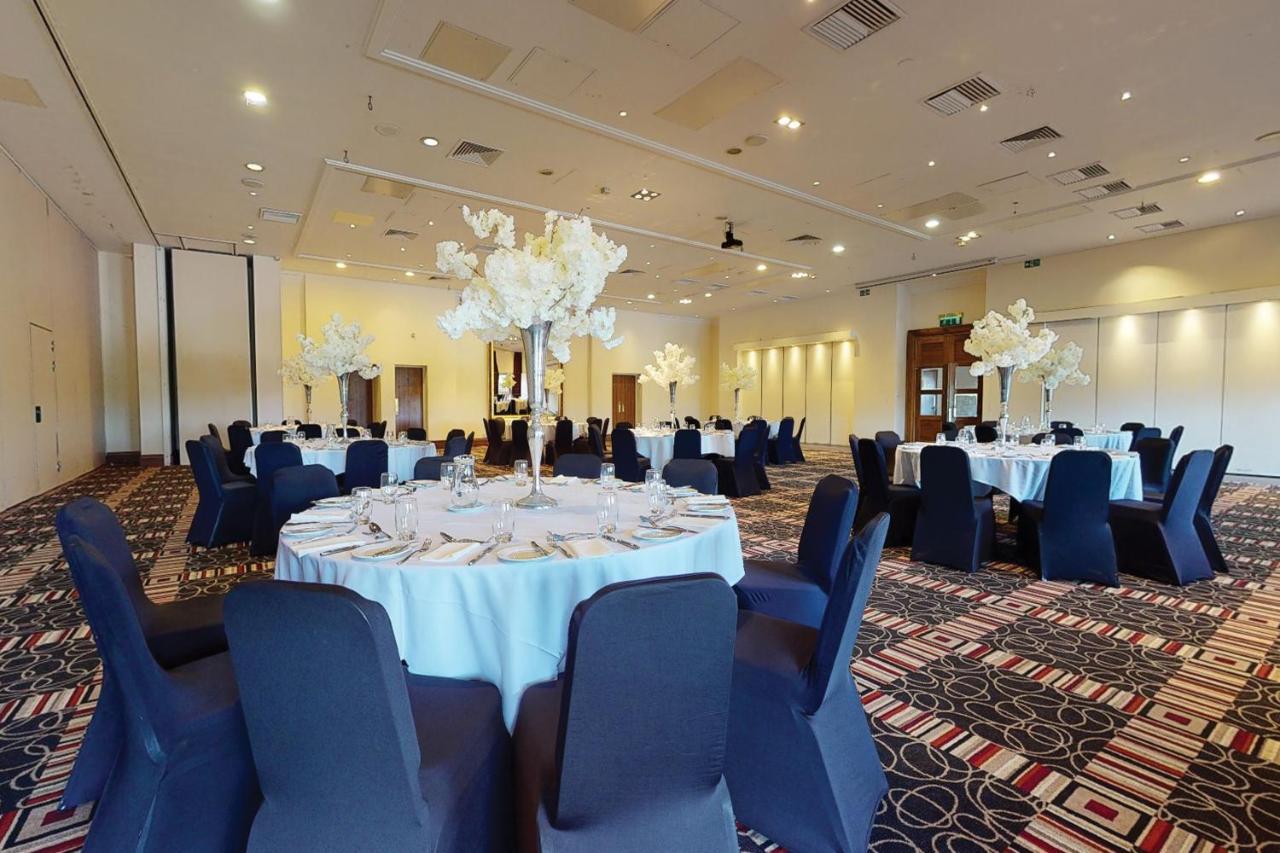 Village Hotel Блекпул Екстериор снимка