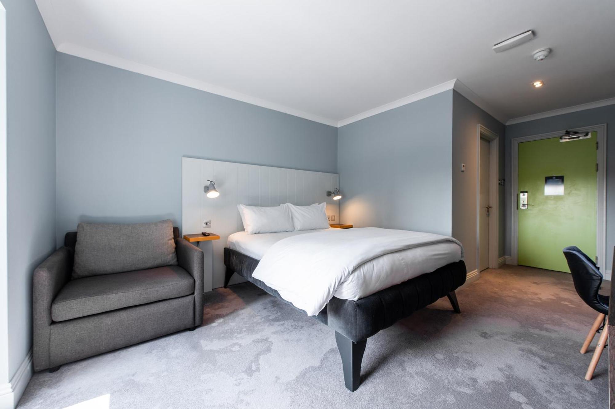 Village Hotel Блекпул Екстериор снимка