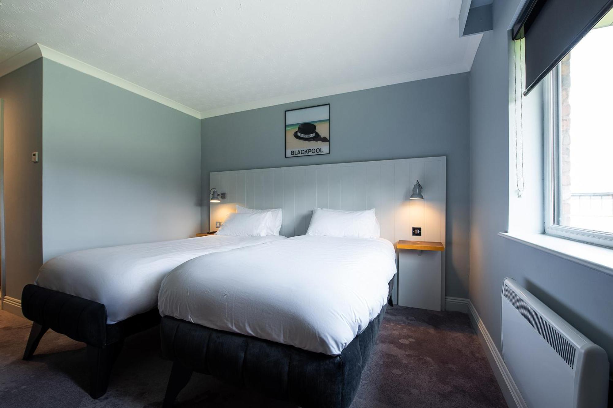 Village Hotel Блекпул Екстериор снимка