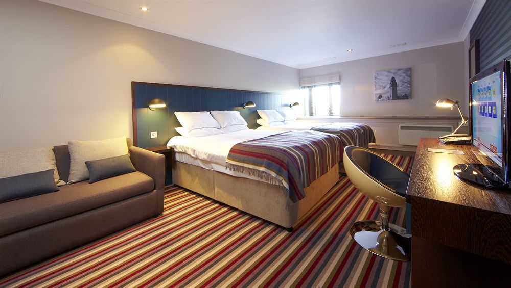 Village Hotel Блекпул Екстериор снимка